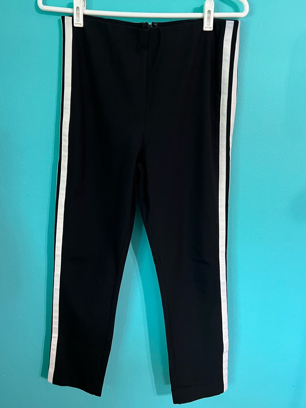 EUC Women’s rag & bone Black w/White Side Striped Pull-on Ankle Length Pants